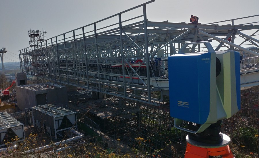 Intervention de géomètre sur un chantier professionnel avec relevés topographiques, plans techniques et contraintes réglementaires